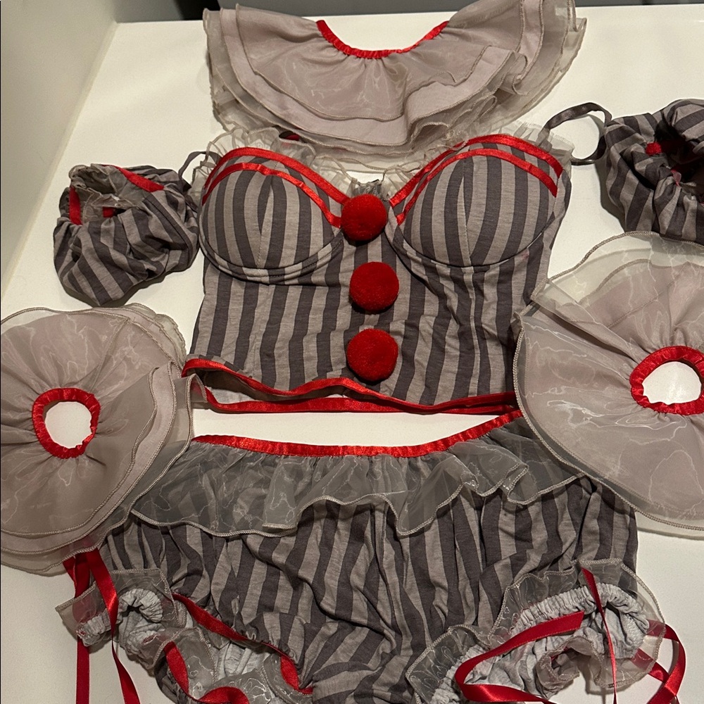 READ Trickz n Treatz Pennywise  SEWER CLOWN COSTUME - Picture 2 of 4